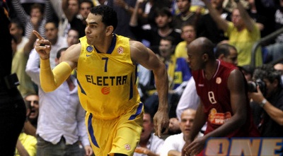 בלו. היחיד ששמר על יציבות בקליעה (יוסי ציפקיס) בלו. היחיד ששמר על יציבות בקליעה (יוסי ציפקיס)