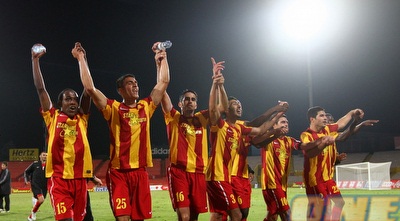 אשדוד בטירוף באצטדיון ר&qout;ג (שי לוי) אשדוד בטירוף באצטדיון ר&qout;ג (שי לוי)