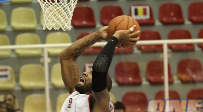 טראוויס בדרך להטבעה (עמית מצפה)