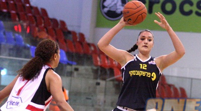 אנה טורצ´ינוביץ´ מול קלארק (משה חרמון)