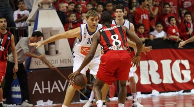 סטרוברי מול זיזיץ´ (גיא בן זיו) סטרוברי מול זיזיץ´ (גיא בן זיו)