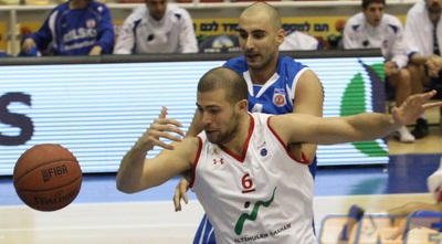 עמית ביר כץ מאבק את הכדור (עמית מצפה)