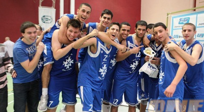 שחקני פ&qout;ת חוגגים (עמית מצפה) שחקני פ&qout;ת חוגגים (עמית מצפה)