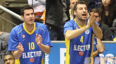 פניני עם פפאלוקאס. &qout;שמח לשחק תמיד&qout; (משה חרמון)