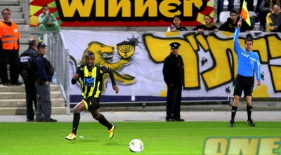 דסה מקבל, הדגל מורם (יניב גונן)