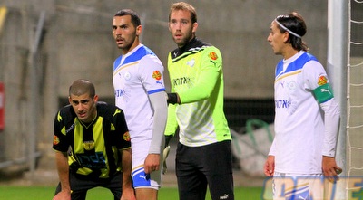 בן שושן  העייף מול ההגנה של ק&qout;ש (יניב גונן)