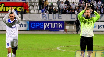 דני עמוס ושיר צדק מודים לאוהדים (יניב גונן)