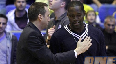 דייויד בלאט מברך את דורון פרקינס (יוסי ציפקיס)