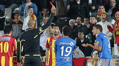 לוטם זינו מורחק. צהוב שני לשחקן הצעיר (משה חרמון)