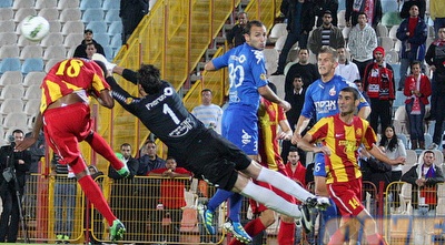 לויטה נמתח מול קולה (משה חרמון)