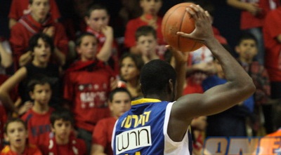 קרטר. תופר שלשות כאילו אין מחר (גיא בן זיו)