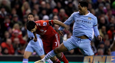 סוארס מול לסקוט בקרב על הכדור (רויטרס) סוארס מול לסקוט בקרב על הכדור (רויטרס)