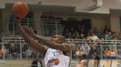 ג´וש פאוול עולה גבוה (מנהלת הליגה) ג´וש פאוול עולה גבוה (מנהלת הליגה)