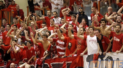 אוהדי הפועל ת&qout;א. בוכמן מאוכזב עבורם (יוסי ציפקיס)