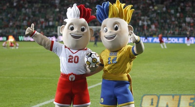 סלאבק וסלאבקו מתחבקים. בחירת הגולשים (רויטרס)