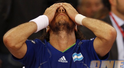 מונאקו תופס את הראש אחרי תצוגה רעה מאוד שלו (רויטרס)