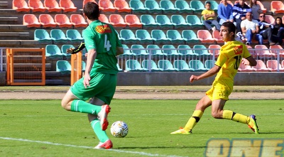 דאבור מנסה לכבוש מול שער חשוף (יניב גונן) דאבור מנסה לכבוש מול שער חשוף (יניב גונן)