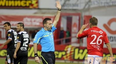 אוראל גרינפלד פוסל את השער של אנדלובו בשל נבדל (משה חרמון)