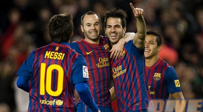 פברגאס, אינייסטה ומסי חוגגים (GettyImages)