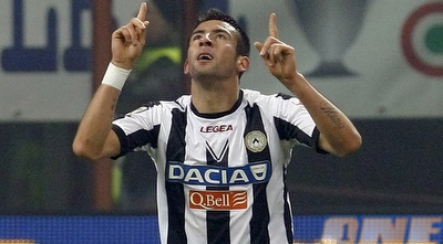 איסלה חוגג את היתרון של אודינזה (רויטרס)