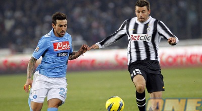 לאבצי וברצאלי במאבק הערב בנאפולי (רויטרס)