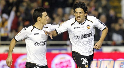 טינו קוסטה ואריץ אדוריז חוגגים מול אספניול (רויטרס)