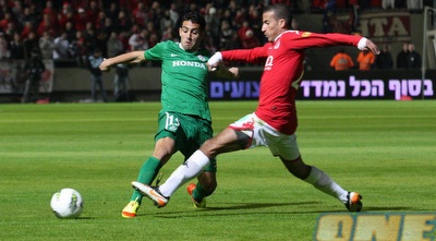 אביחי ידין עוצר את אייל גולסה (עמית מצפה)