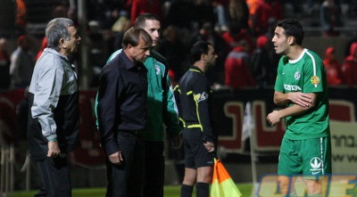 גולסה מתלונן על כאבים בידו (עמית מצפה)