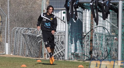 סטיבן כהן מתאמן בצד. המאמן נפגע (גיא בן זיו) סטיבן כהן מתאמן בצד. המאמן נפגע (גיא בן זיו)