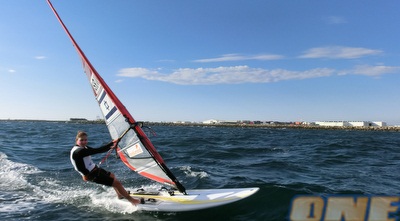 לי קורזיץ גולשת בהצלחה בפרת´ (איגוד השייט) (ONE) לי קורזיץ גולשת בהצלחה בפרת´ (איגוד השייט) (ONE)