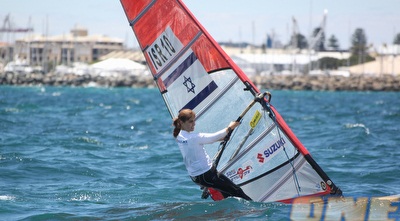 מעיין דוידוביץ´ בפרת´. גם היא רשמה יום מוצלח (רפא בליליוס) (ONE) מעיין דוידוביץ´ בפרת´. גם היא רשמה יום מוצלח (רפא בליליוס) (ONE)