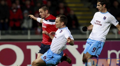 דבושי מנסה לברוח מארקדיוז (רויטרס) דבושי מנסה לברוח מארקדיוז (רויטרס)