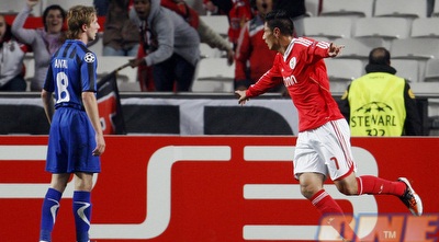 קרדוסו חוגג את שער היתרון לבנפיקה (רויטרס) קרדוסו חוגג את שער היתרון לבנפיקה (רויטרס)