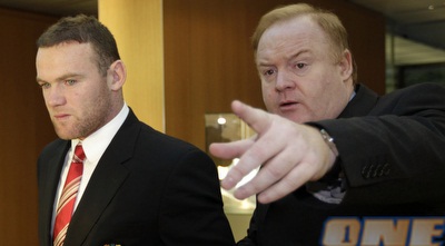 רוני ונציג ההתאחדות האנגלית (רויטרס)