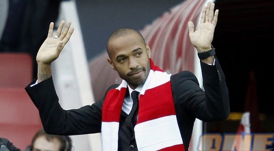 הנרי מודה לאוהדי ארסנל (רויטרס)