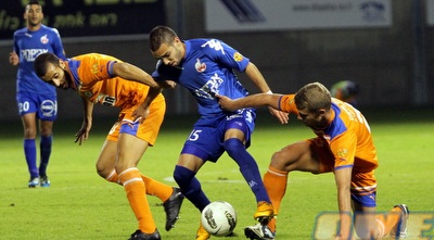 גיא אבנד ודור הלוי עוצרים את מוטי מלכה (איתי ישראל)