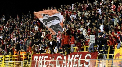 אוהדי הפועל באר שבע בטירוף אחרי המשחק (איתי ישראל)