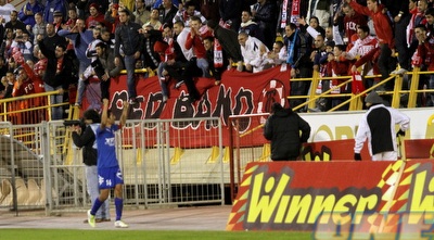 אביתר אילוז חוגג עם אוהדי באר שבע (איתי ישראל)