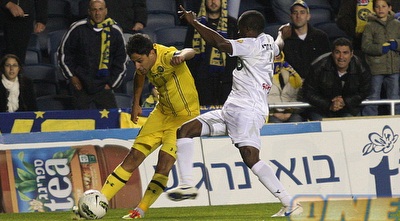 ברק יצחקי מול טופי (גיא בן זיו)