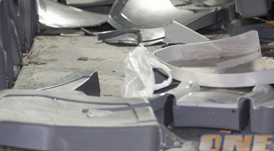 כסאות שרופים בבלומפילד (משה חרמון) כסאות שרופים בבלומפילד (משה חרמון)