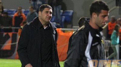 יובל נעים שוחח ארוכות עם קורנפיין: &qout;הופעה מבישה, ביזיון&qout; (משה חרמון) יובל נעים שוחח ארוכות עם קורנפיין: &qout;הופעה מבישה, ביזיון&qout; (משה חרמון)