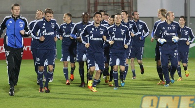 שחקני שאלקה מתכוננים לחיפה (עמית מצפה) שחקני שאלקה מתכוננים לחיפה (עמית מצפה)