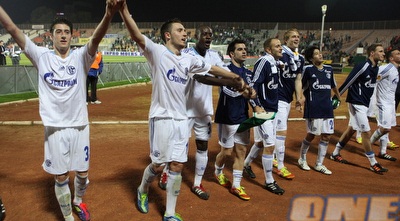 שחקני שאלקה חוגגים (עמית מצפה)