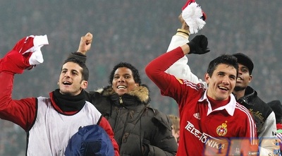 ביטון בסיום עם החברים והאוהדים (אתרה הרשמי של ויסלה קראקוב)