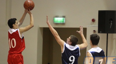 יהל גרשמן עולה לסל, בר רוור מנסה לחסום (עמית מצפה)