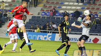 אקסברד נוגח את היתרון (משה חרמון)