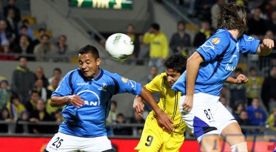 סטולר וקלדיירה יכולים רק לקוות שהנגיחה של יצחקי לא תכנס לשער (שי לוי)