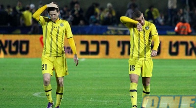 ייני ועטר מנגבים זיעה (שי לוי) ייני ועטר מנגבים זיעה (שי לוי)