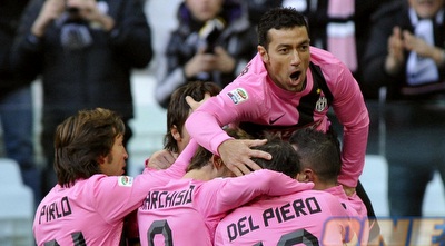 פפה קופץ על כולם (רויטרס)