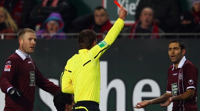 שכטר מקבל כרטיס אדום ראשון בקייזרסלאוטרן (GettyImages)